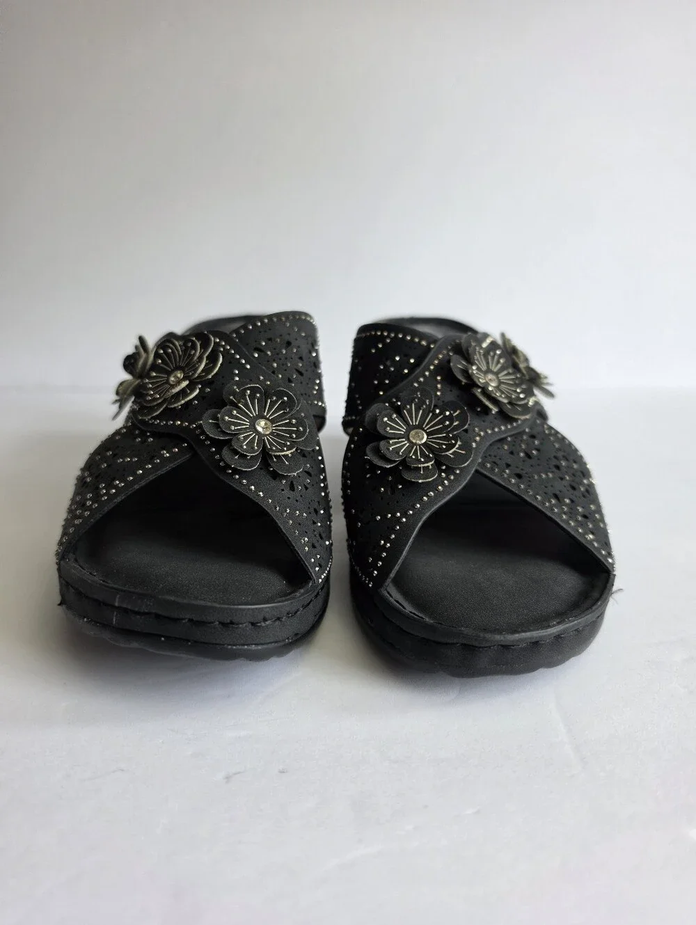 Atalina Women's Black Wedge Shoes Embellished Floral Cut Out Design Size 9 (41)